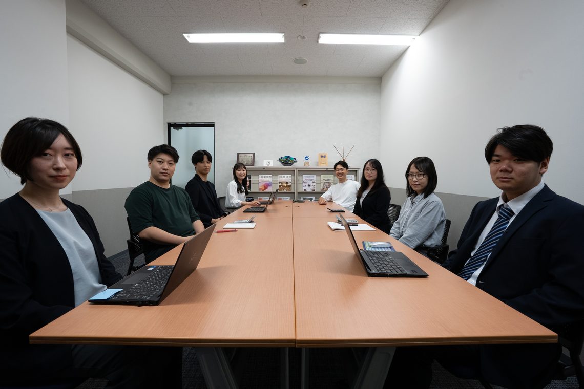 会議室に集まったメンバー