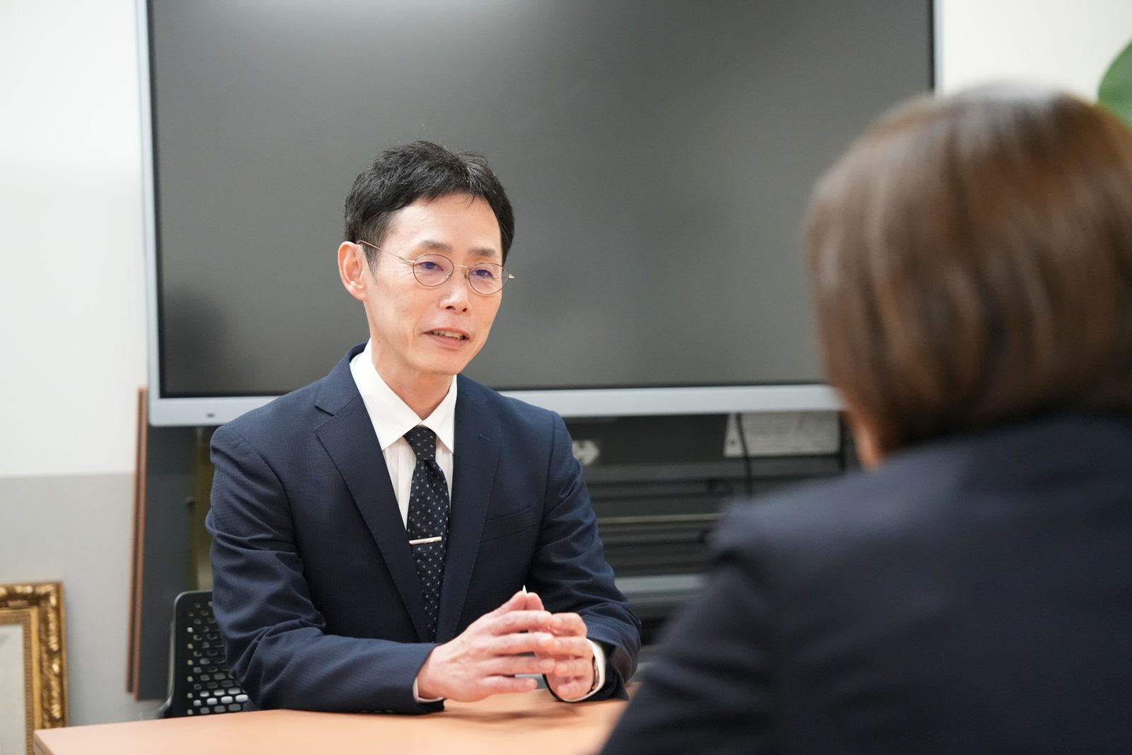 面談で顧客と向き合う野又さん